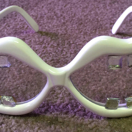 White Lips with Buck Teeth Gems Open Big Mouth Novelty Sunglasses Shades
