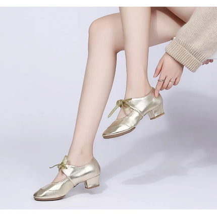 The Stardust Studio Oxford – Classic Lace-Up Practice Heel