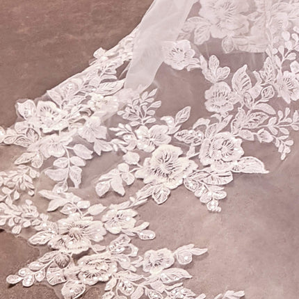 Floral Scalloped Lace Royal Veil