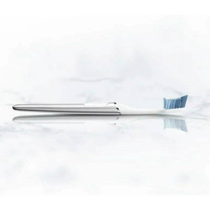 Oral-B Clic Deluxe Starter Kit, Manual Toothbrush with 3 Brush Heads & Magnetic Brush Mount